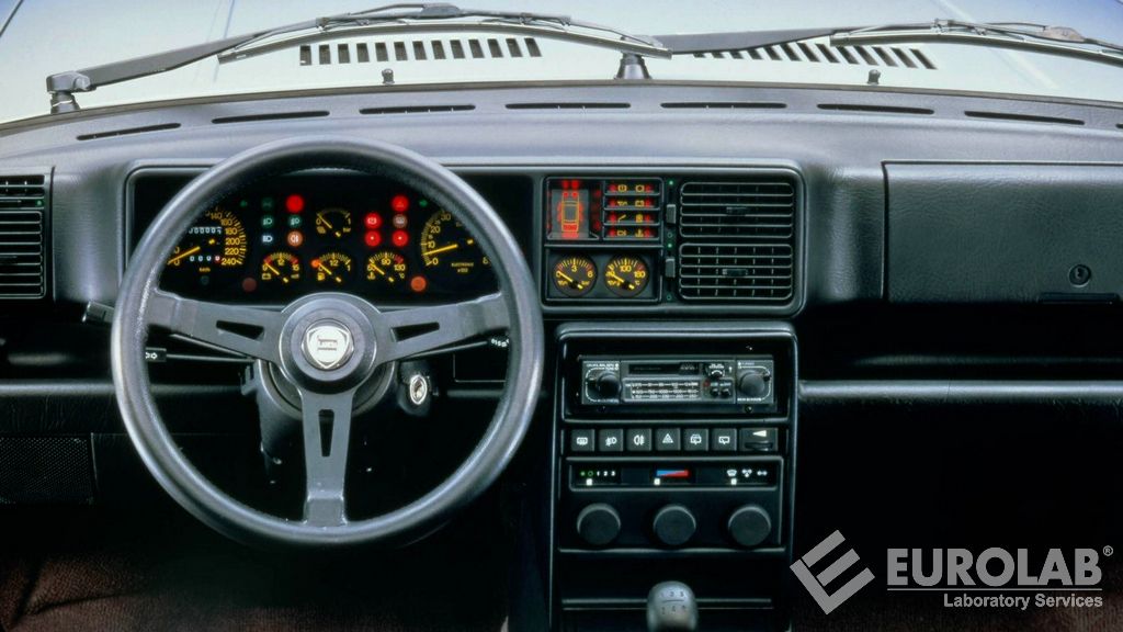 Fiat-Lancia 7-M8601 Sağlam Kompozit Yalıtım Malzemesinden Yapılmış Tekstil Paspasları ve Sürücü Paneli Kaplamaları - Çekme Dayanımı Testi